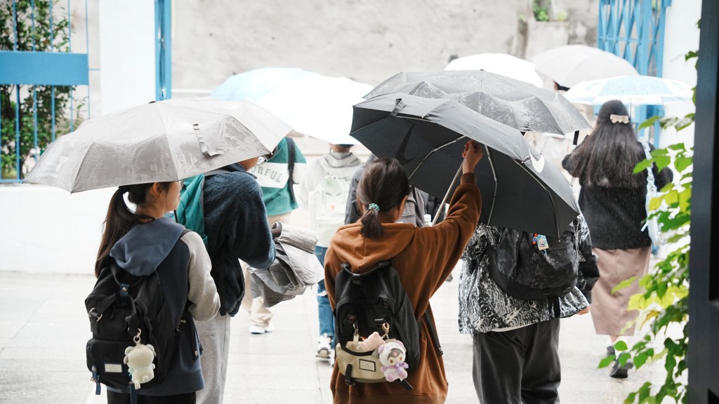 天文台預測文憑試筆試開考當日會有一兩陣雨。