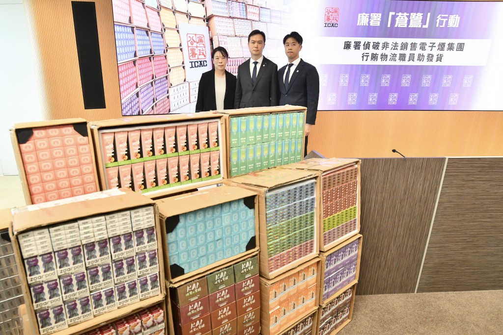 廉政公署偵破一個涉及貪污的非法銷售電子煙集團。盧江球攝