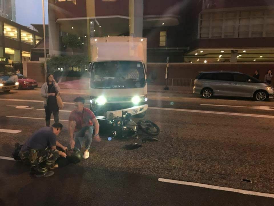 紅磡貨車撞電單車。突發事故報料區
