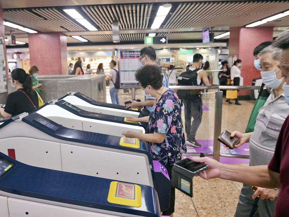 合資格的長者可於長者日免費乘搭大部分公共交通工具。資料圖片