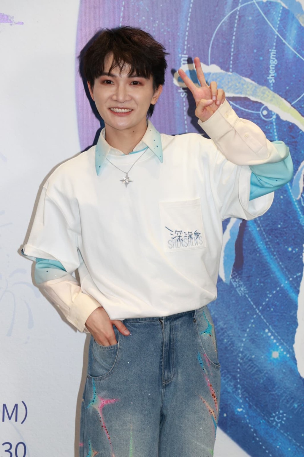 周深香港演唱会｜启德骚前留酒店闭关一度担心唱大场无人有反应首次听到