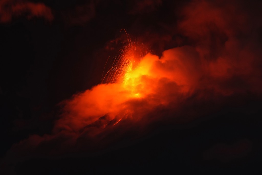 危地马拉富埃戈火山爆发，当局疏散数百村民。AP