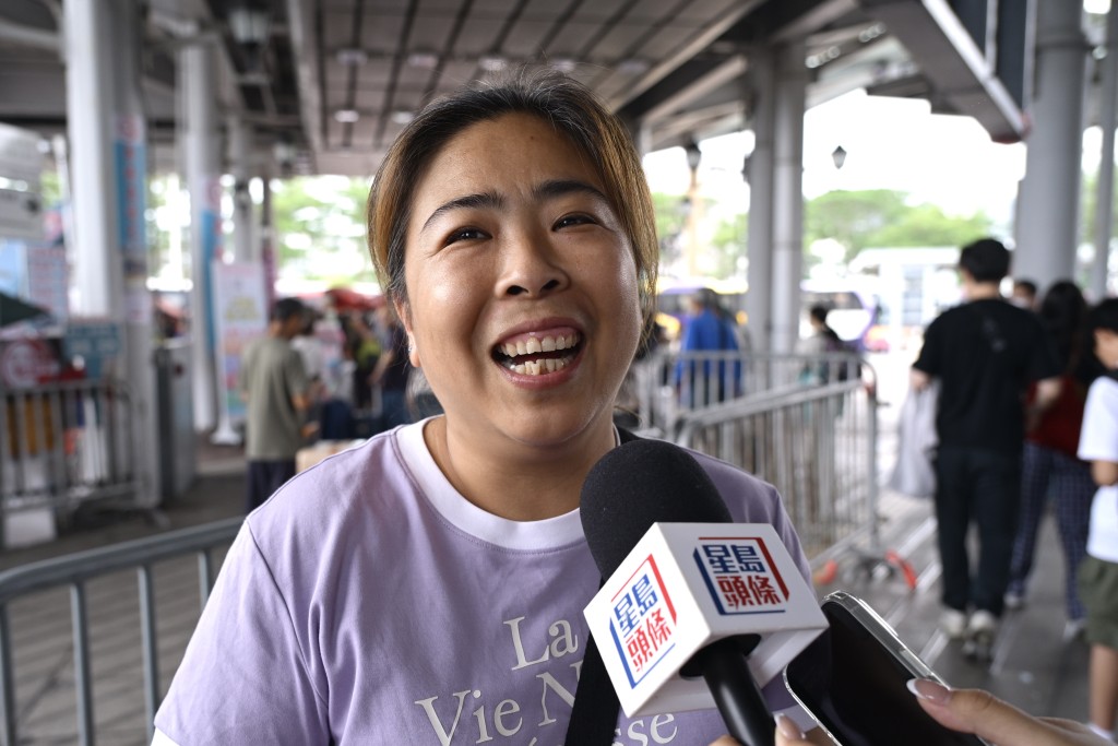 與友人到惠州度假的王女士表示，正好遇上長假期便帶同兩個女兒北上旅遊。