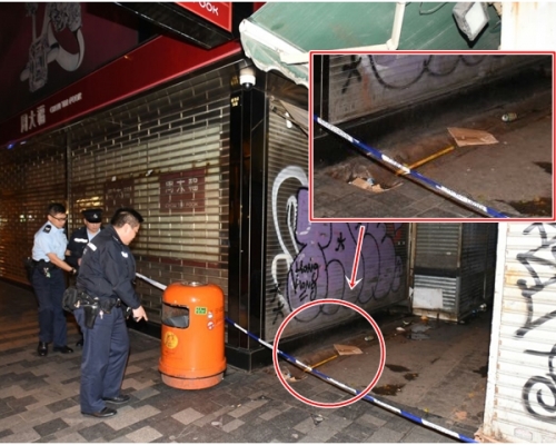 南亞漢用掃帚襲擊女事主,掃帚(紅圈及小圖)被打至斷開3截。