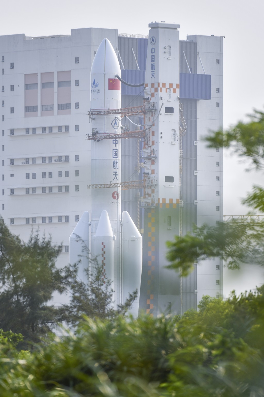 嫦娥六號計劃今（5月3日）天下午5時至6時實施發射。 中新社