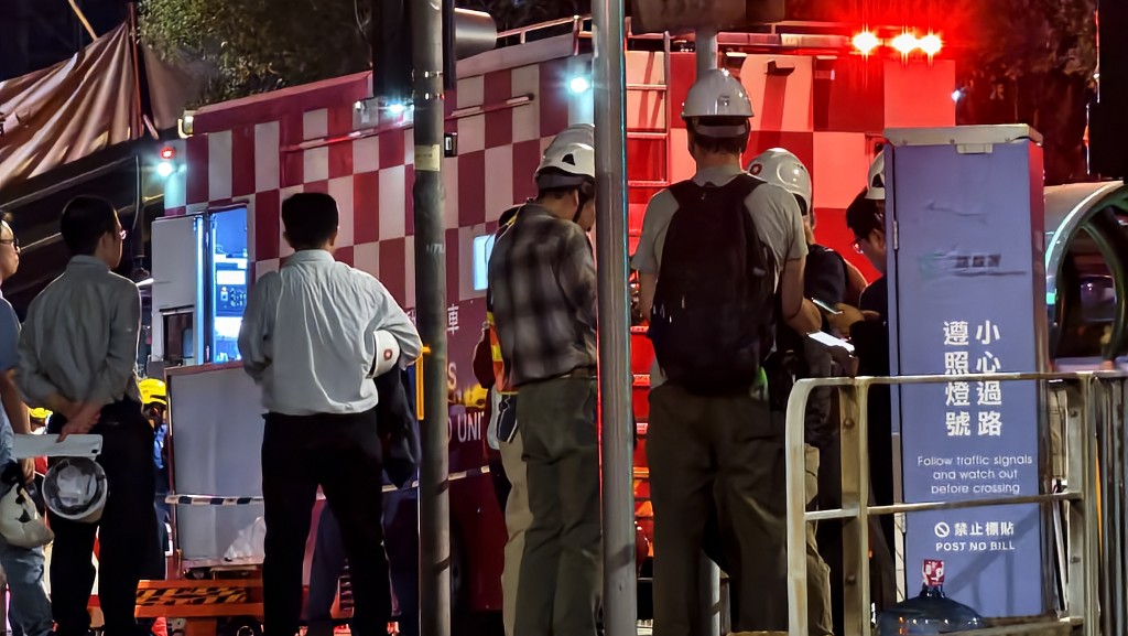 勞工處派員到場調查。黃文威攝