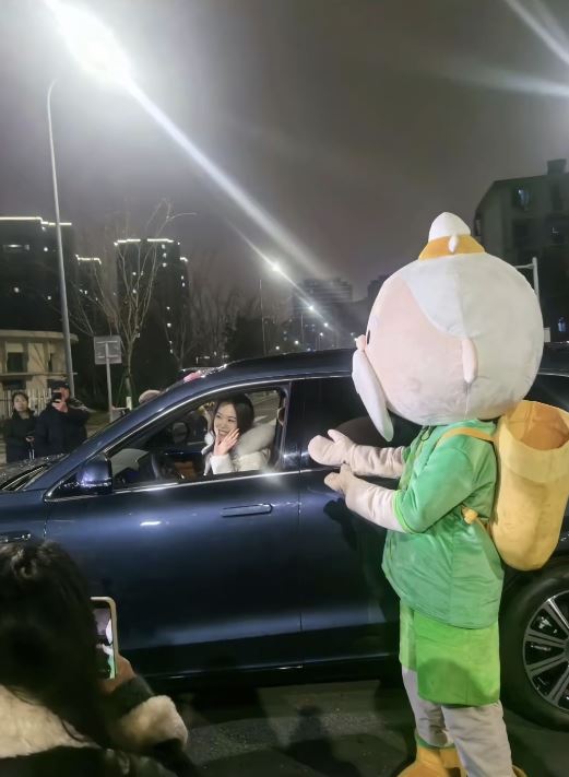 朱女士在景區隨手拍攝的短片，意外讓她贏得價值30萬人民幣的汽車。抖音