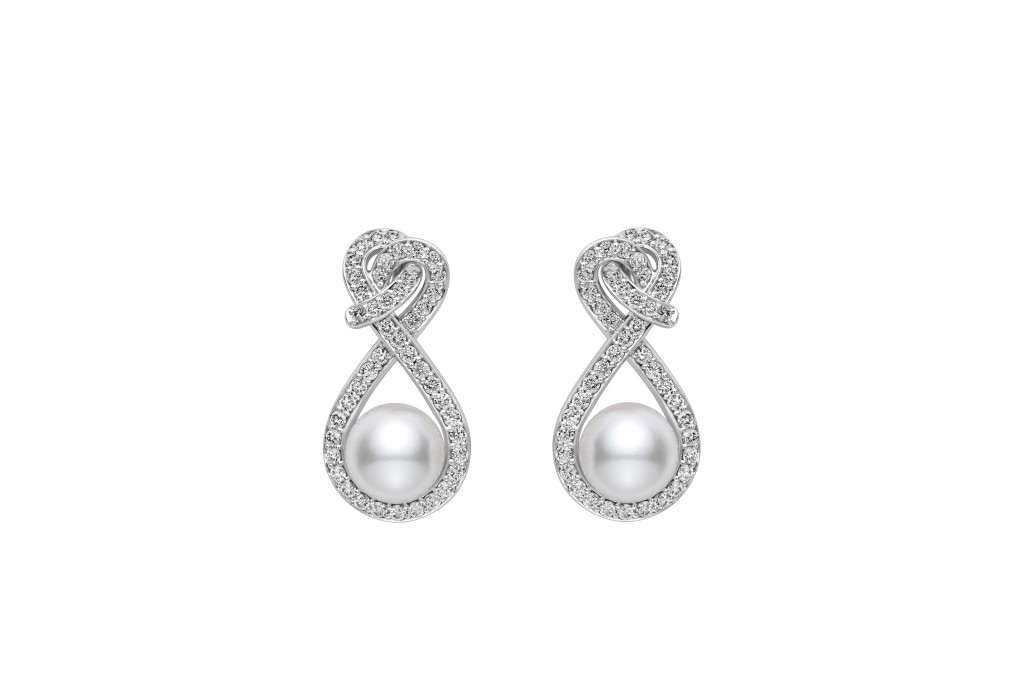 Ruyi Collection 18K白金配日本Akoya珍珠及钻石耳环。（Mikimoto）