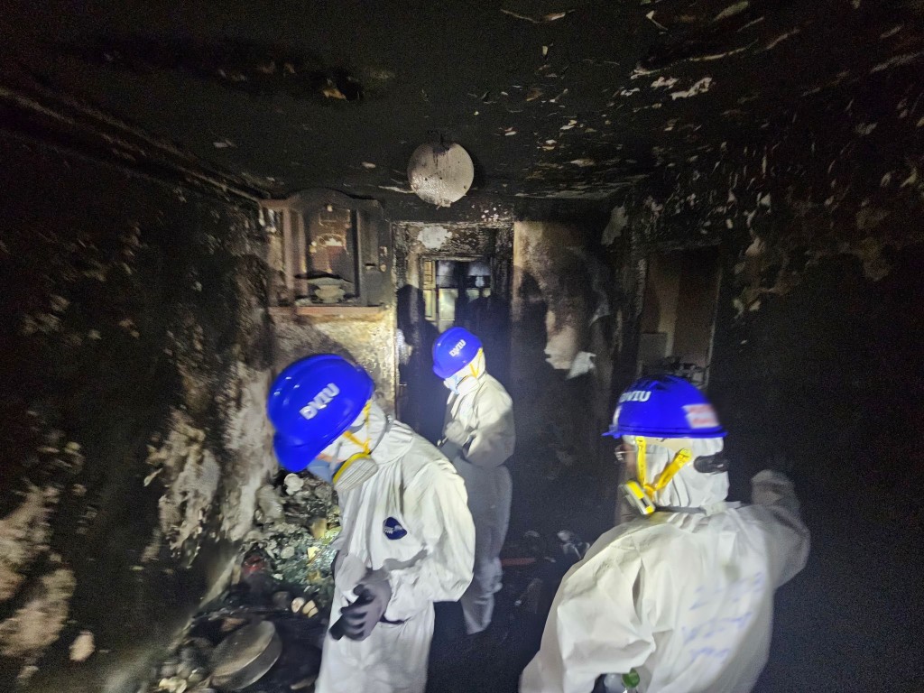 多個單位遭無情大火吞噬後,滿目瘡痍。香港警方FB圖片 多個單位遭無情大火吞噬後,滿目瘡痍。香港警方FB圖片