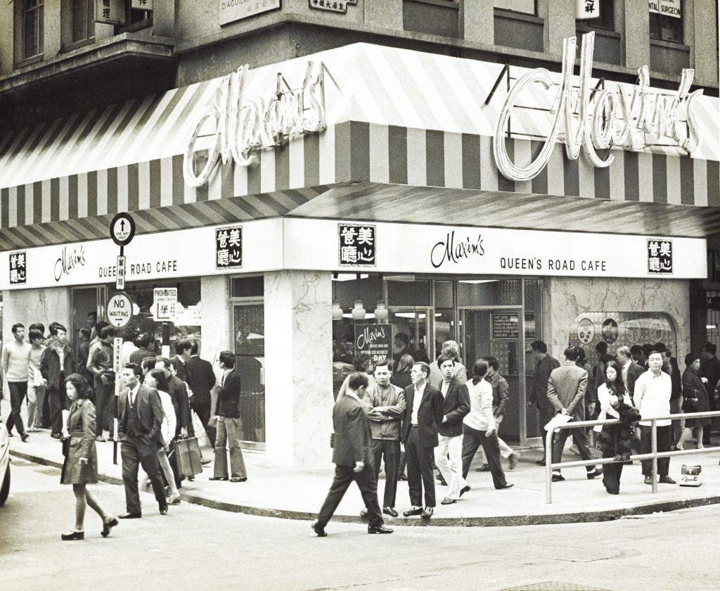  一九七二年首家美心快餐開業，開創了港式快餐文化。