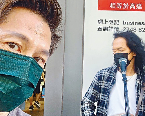 雷有輝拍下Joey Tang忘情演出的一幕。