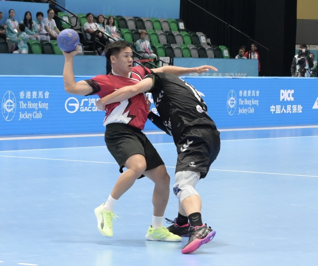 男子手球銅牌賽，港隊鬥北京。何君健攝