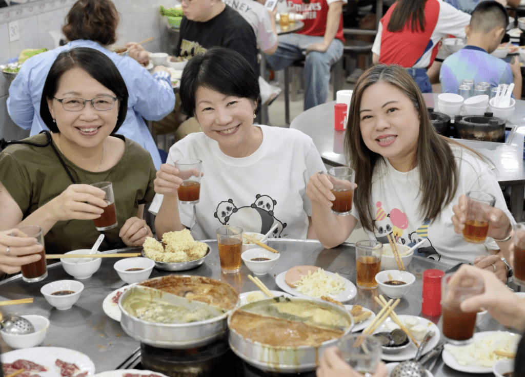 羅淑佩向記者指,今次觀賽「看得十分滿足」,笑言直至比賽完成,「呢一刻先夠膽話,其實我支持熱刺」。何君健攝 羅淑佩向記者指,今次觀賽「看得十分滿足」,笑言直至比賽完成,「呢一刻先夠膽話,其實我支持熱刺」。何君健攝