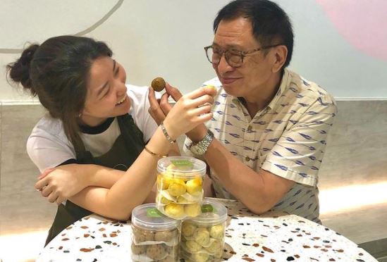 許紹雄打本給女兒開餅店。