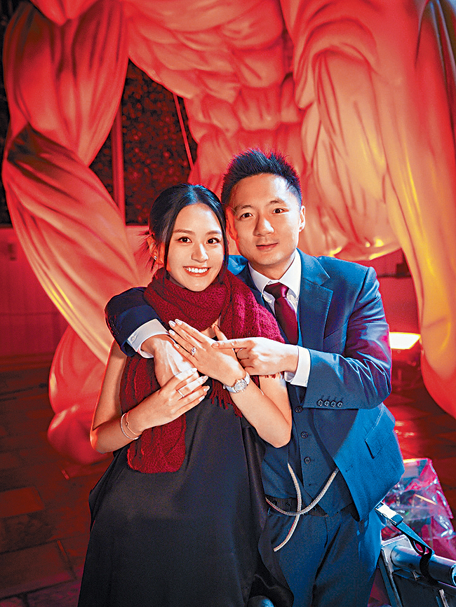 鍾培生早前為Angel準備了一場熱血動漫式求婚。