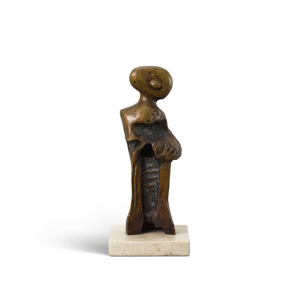 《站立少女：帽子與耳罩》銅雕， 1966年構思，版數5/7， （25×10×10.8 cm/包括底座）。