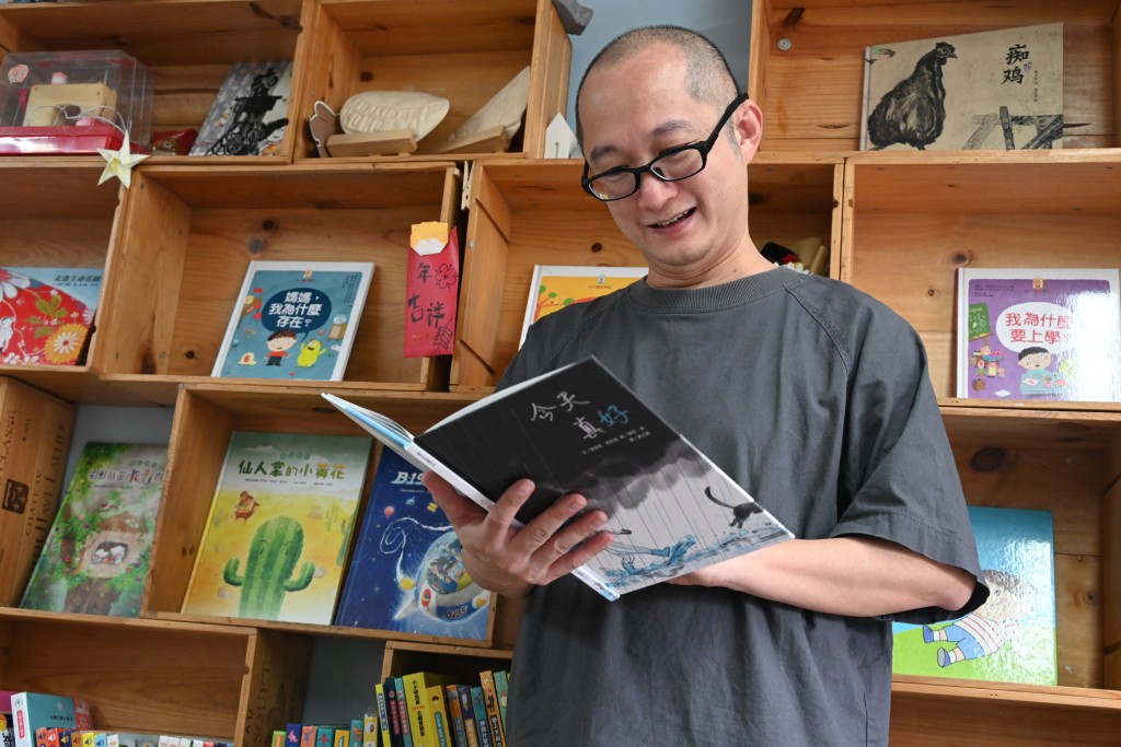 「綠腳丫親子讀書會」創辦人柯佳列（Kenny）