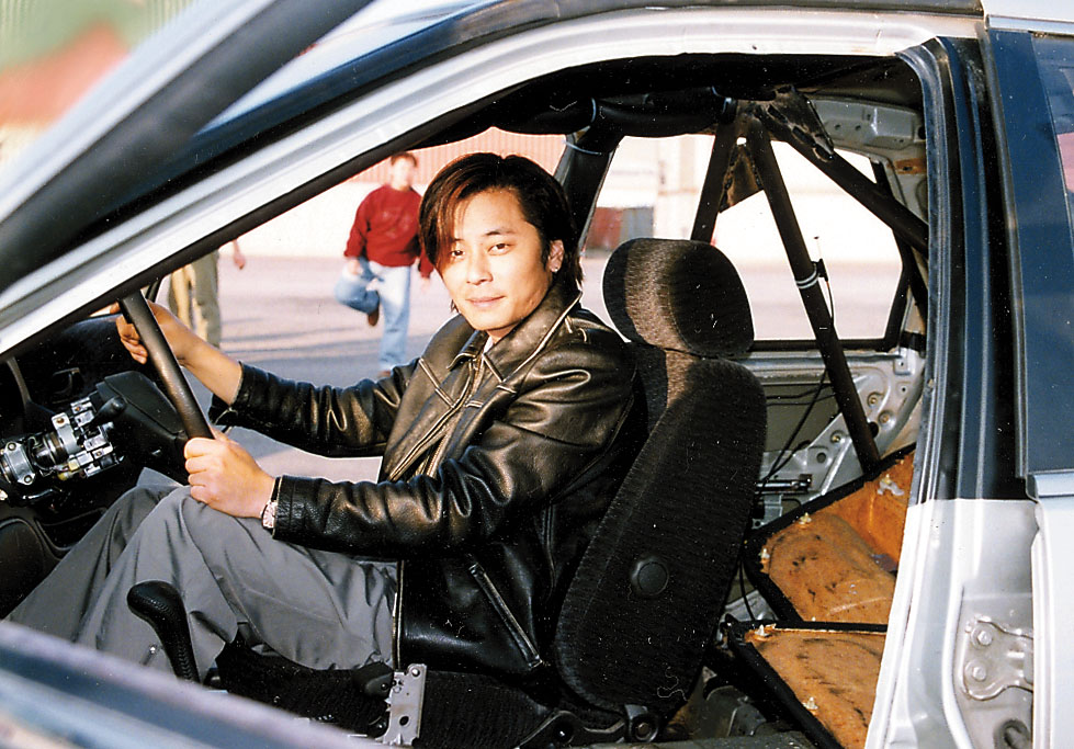 王傑早在1987年於台灣歌壇出道，憑住《一場遊戲一場夢》一炮而紅。
