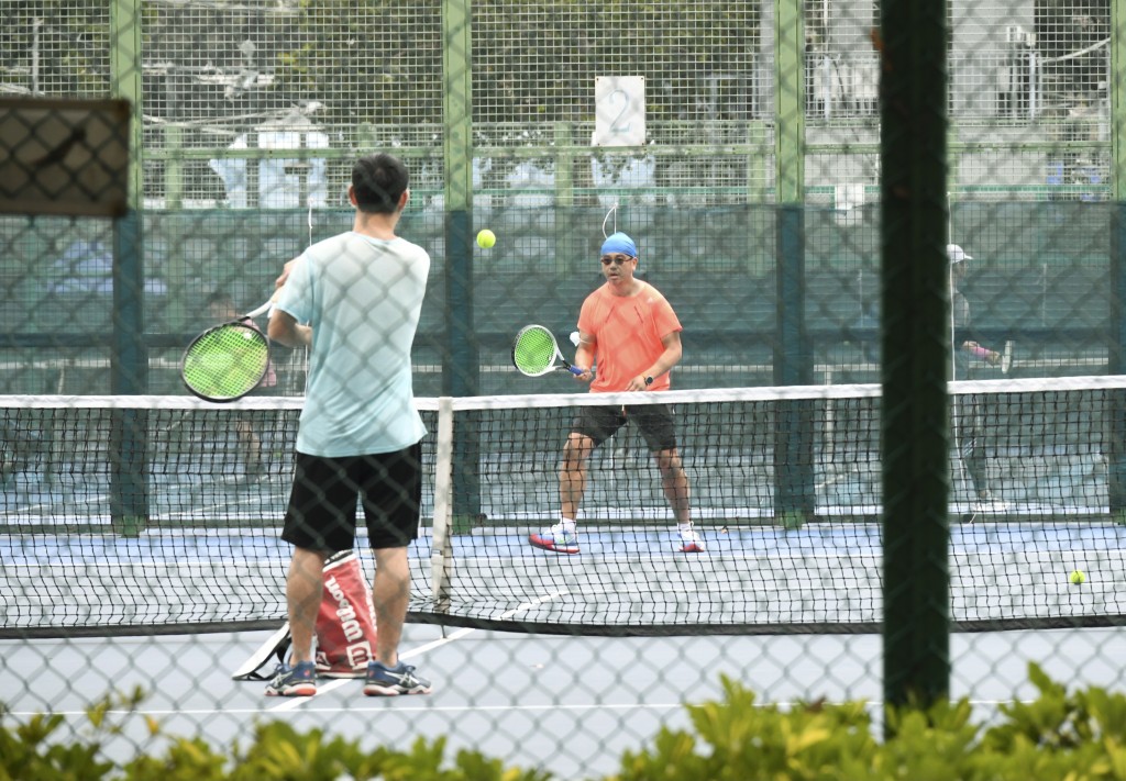 本港网球场亦被指不足。资料图片