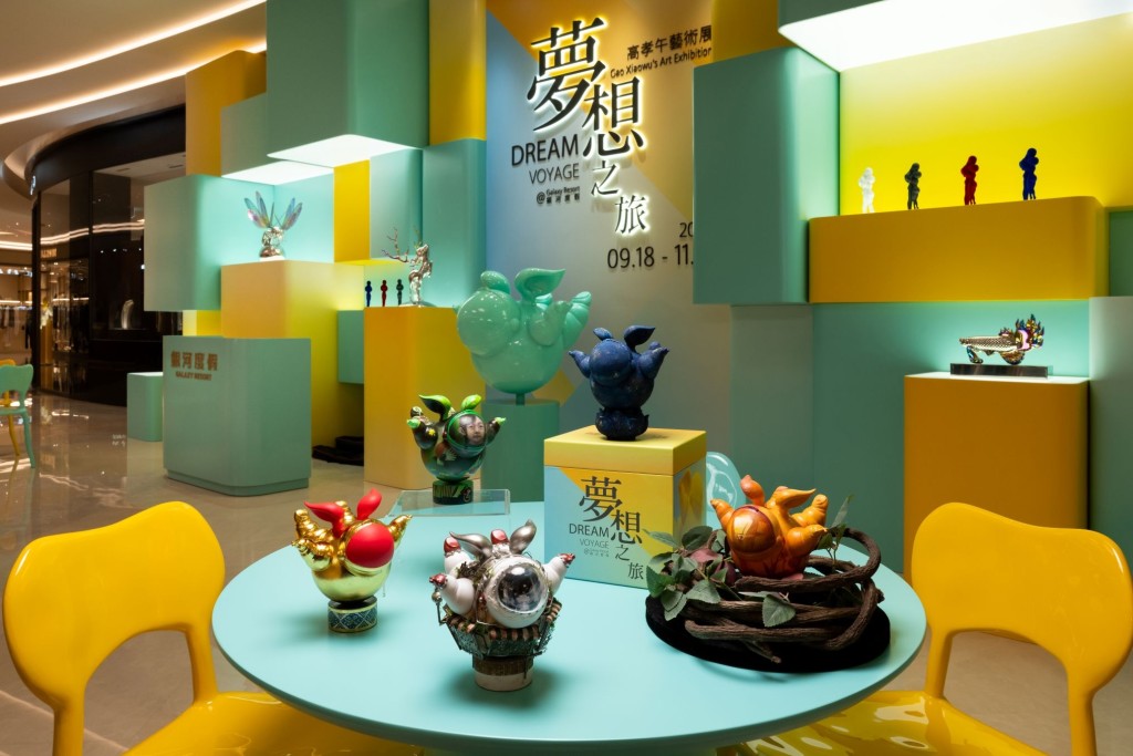次展覽亦特別與澳門美術協會合作,邀請到 6 位澳門新晉藝術家,以及銀河時尚匯時尚品牌參與創作,分別為高孝午經典作品《未來夢想》迷你藝術雕塑注入獨特色彩與創意。 次展覽亦特別與澳門美術協會合作,邀請到 6 位澳門新晉藝術家,以及銀河時尚匯時尚品牌參與創作,分別為高孝午經典作品《未來夢想》迷你藝術雕塑注入獨特色彩與創意。