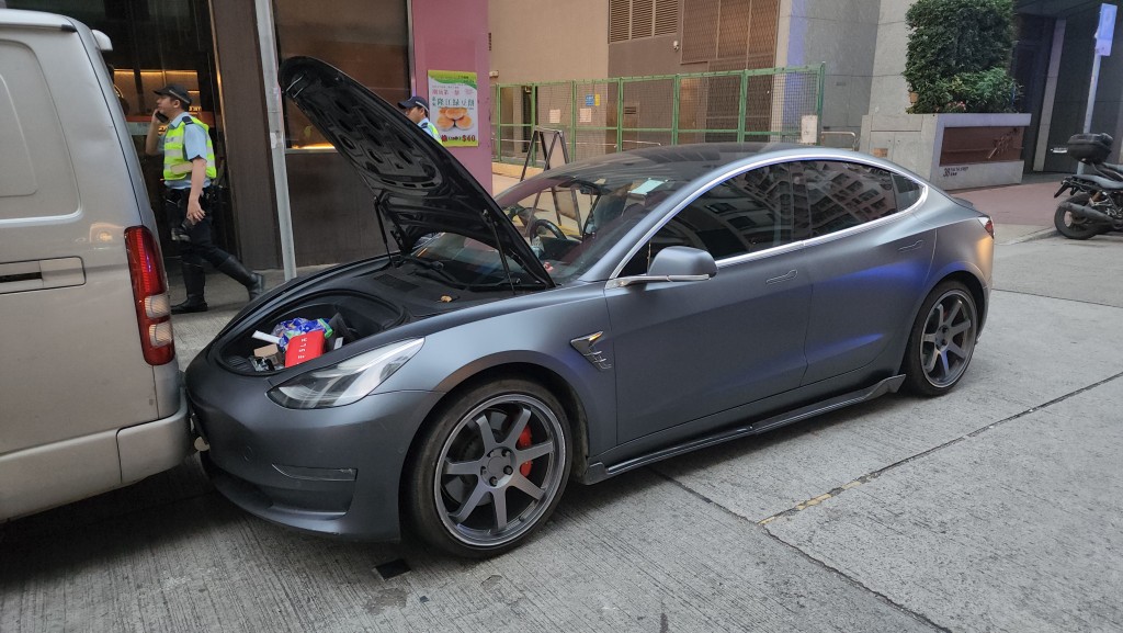 Tesla輕微損毀。黎志偉攝