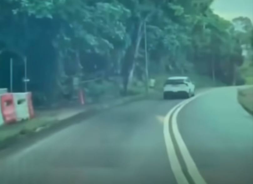 私家車沿大網仔路往北潭涌方向行駛。fb「車cam L（香港群組）」影片截圖