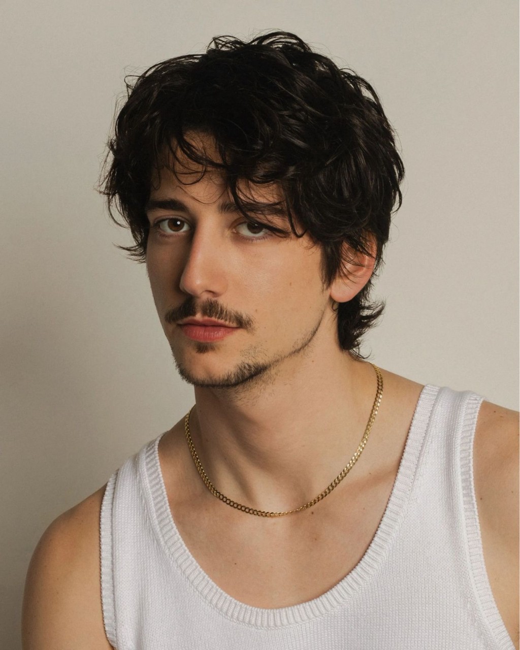 Milo Manheim外形亦十分养眼。