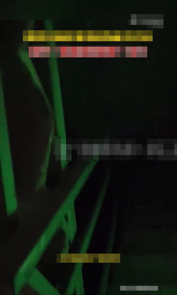 住客發現酒店房內掛畫面後原來是一道通往後樓梯的門。