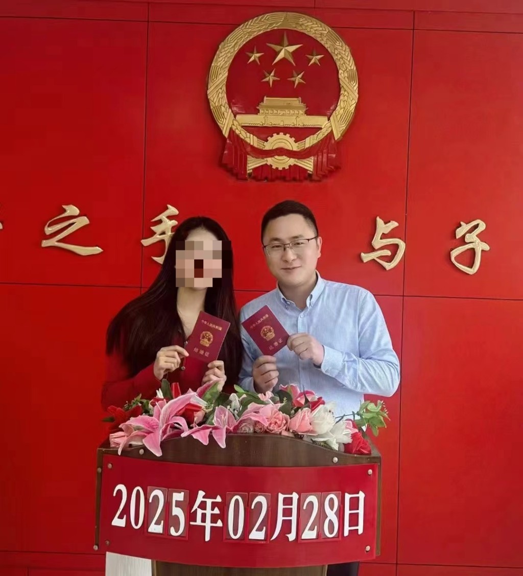 傳周男今年初才領證。 傳周男今年初才領證。