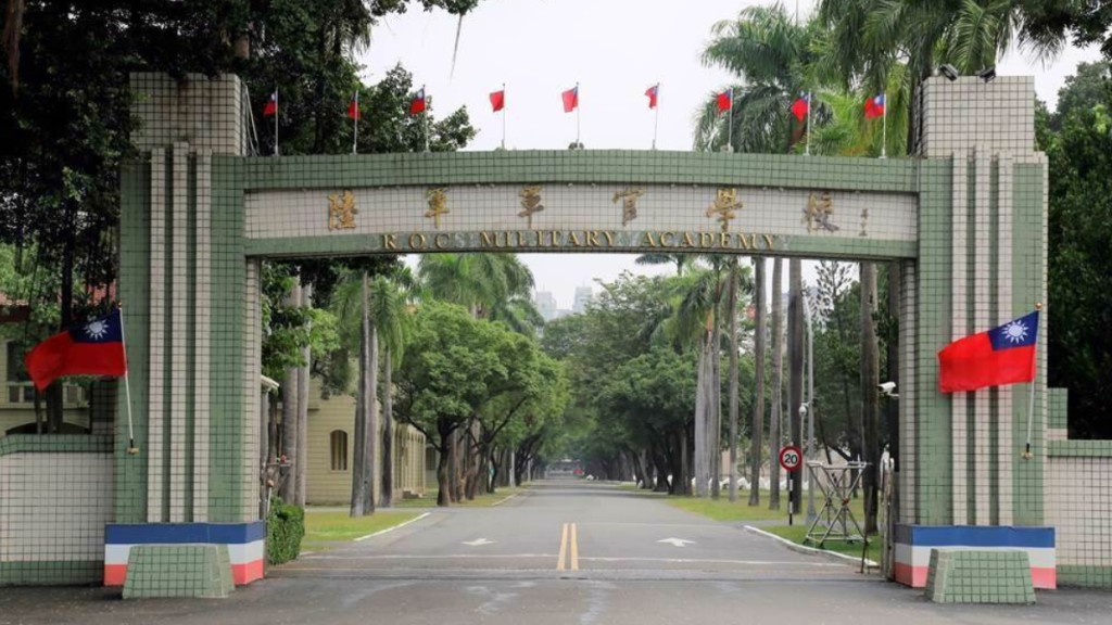 台灣的陸軍官校發生首例大學儲備軍官訓練團 (ROTC) 自戕事件。中時