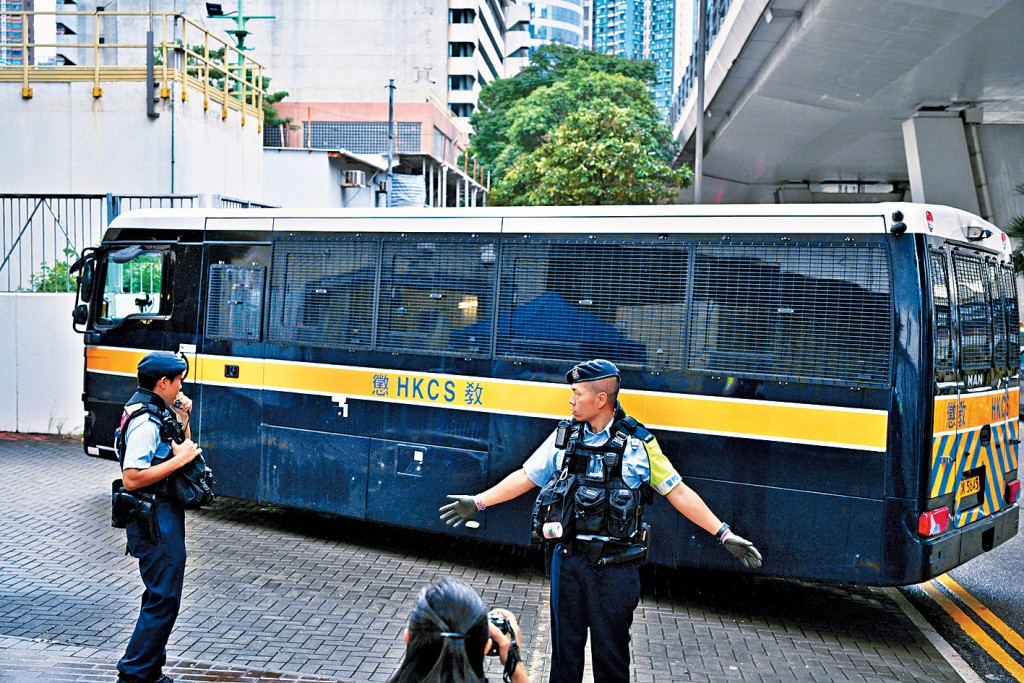 35+顛覆國家政權案宣判,各被告由囚車押送到西九龍裁判法院。