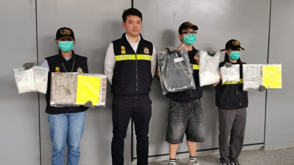 加勒比海毒販挖空書本封面 走私220萬元可卡因遭海關截獲