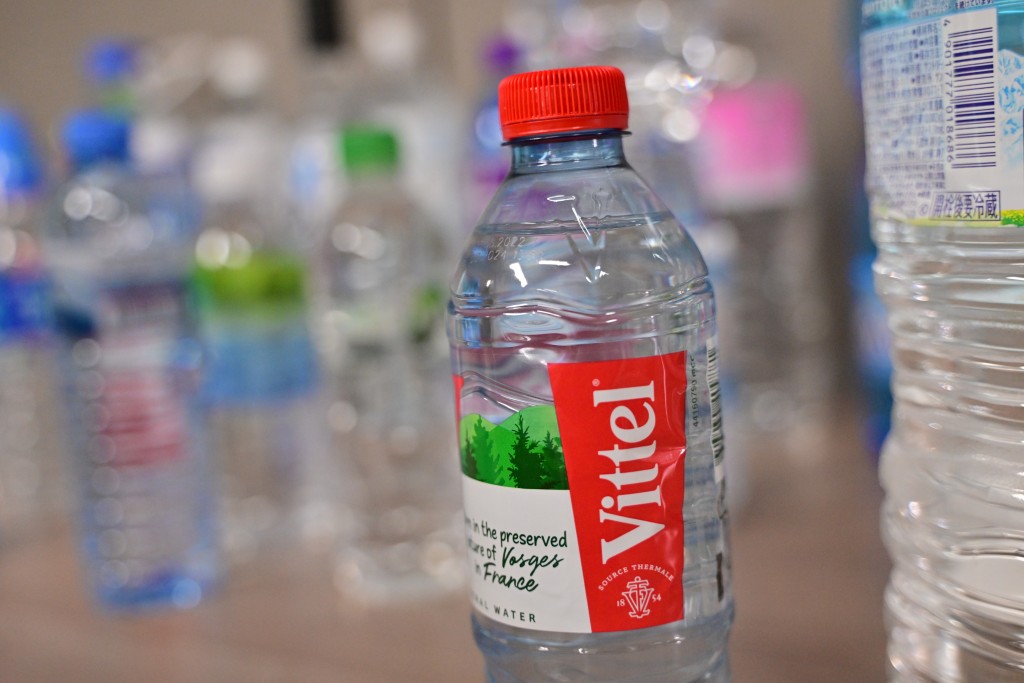 法国的Vittel Natural Mineral Water 溶解性总固体(TDS)含量最高，每公升TDS达657毫克。陈极彰摄