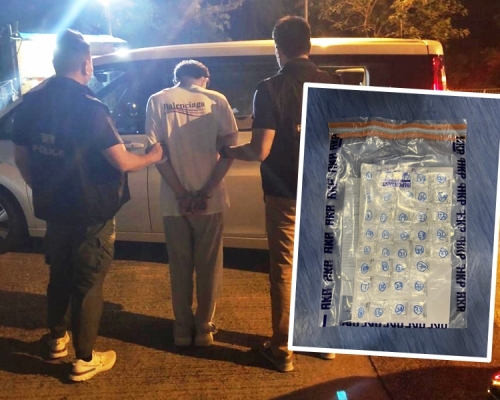 警方以涉嫌販毒將該名24歲男子拘捕,並檢獲市值約4.7萬元毒品。警方圖片