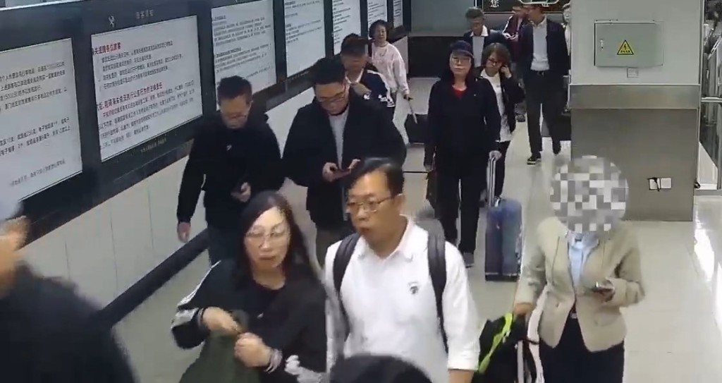 一名女客经罗湖口岸北上，被发现偷运52株“龟甲牡丹”仙人掌。海关发布