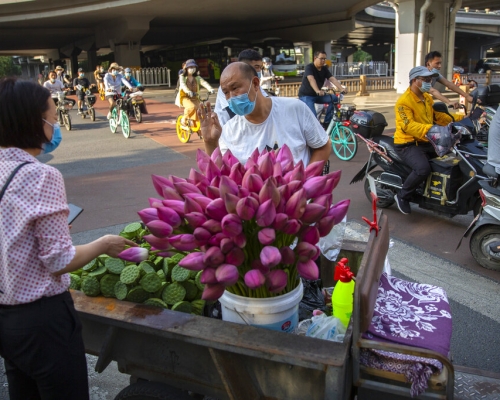 內地「地攤經濟」升級版出爐。AP