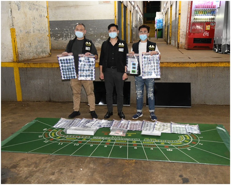 警方展示檢獲的證物。