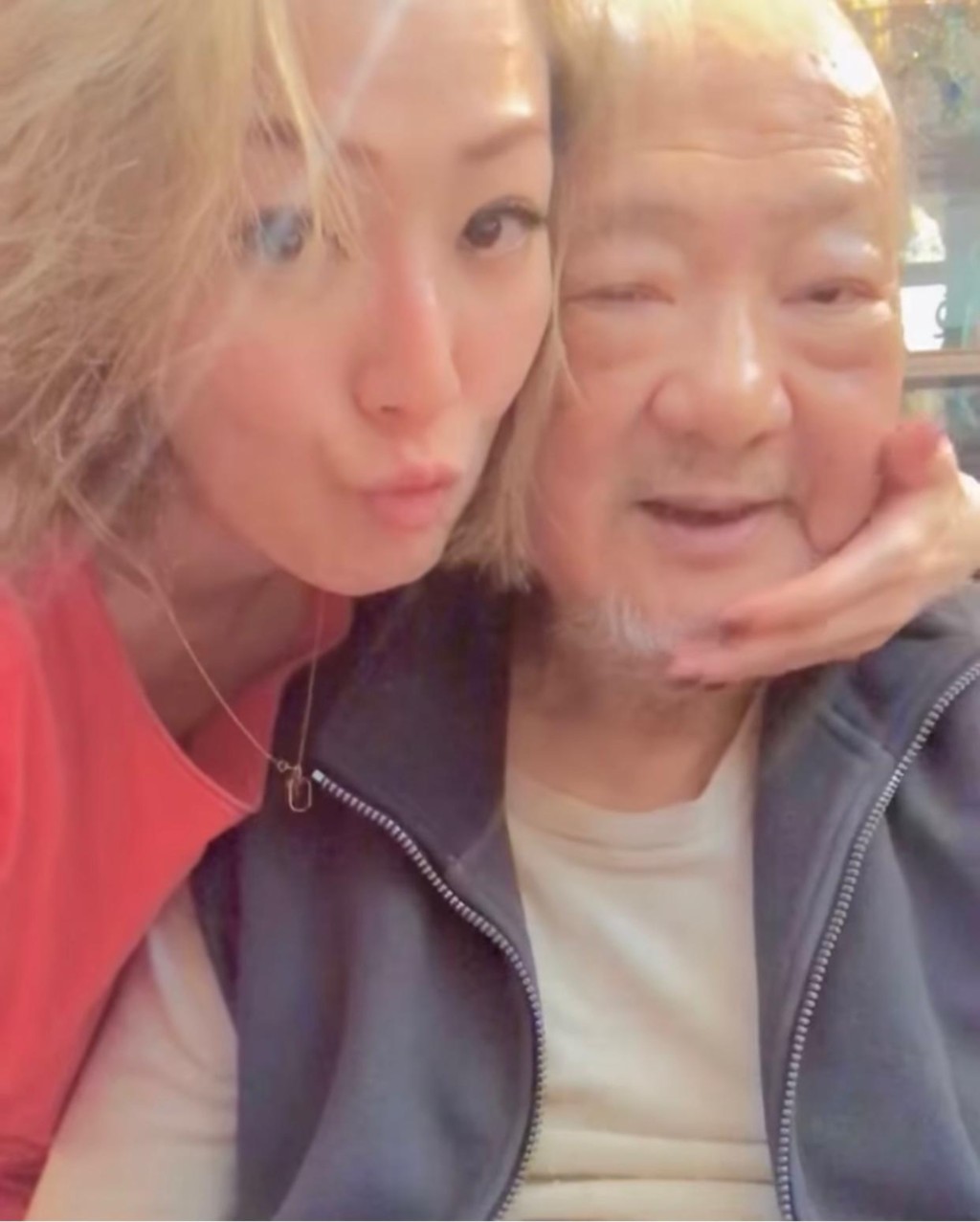 郑秀文由神带领下，渐渐走出丧父伤痛。