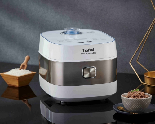  Tefal RiceXpress IH 電飯煲功能強大，可一次過煮8杯米，容量特大，而且兼容性也很高，備六大煮飯模式，還有六大煮食功能。(A)