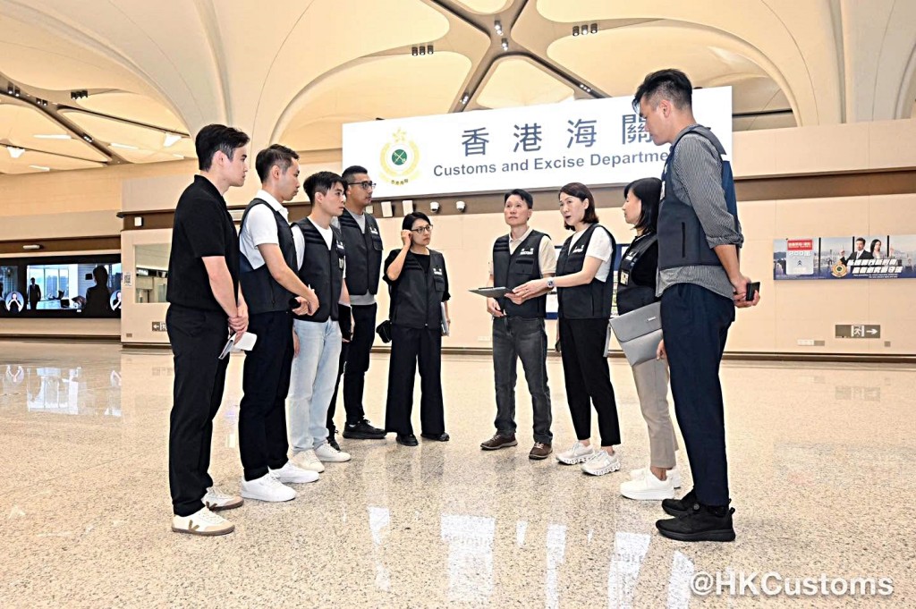 海關人員巡查新皇崗口岸配套。海關提供