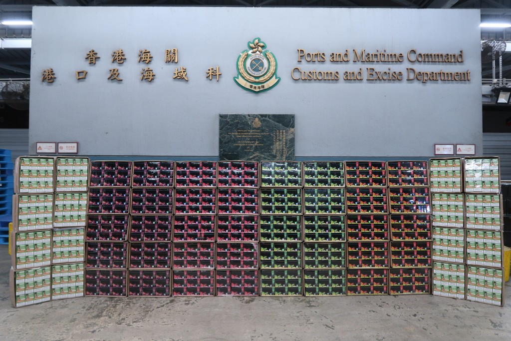 部分检获的怀疑走私另类吸烟产品。政府新闻处图片