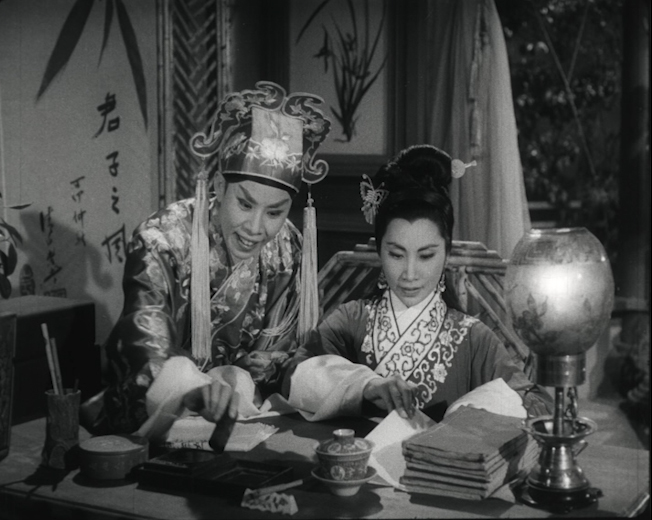 白雪仙於50年代演出過多部粵語片，其中有不少更是與任劍輝合作，《帝女花》、《紫釵記》、《九天玄女》等劇目當時亦改篇成粵語片，大受歡迎。