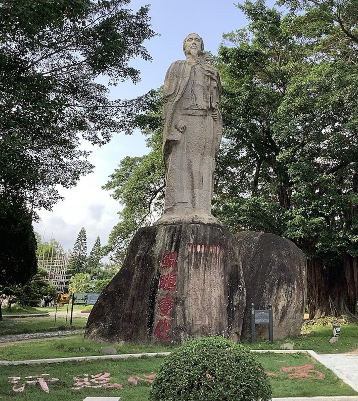 汕头市 海门镇 莲花峰风景区 的文天祥像