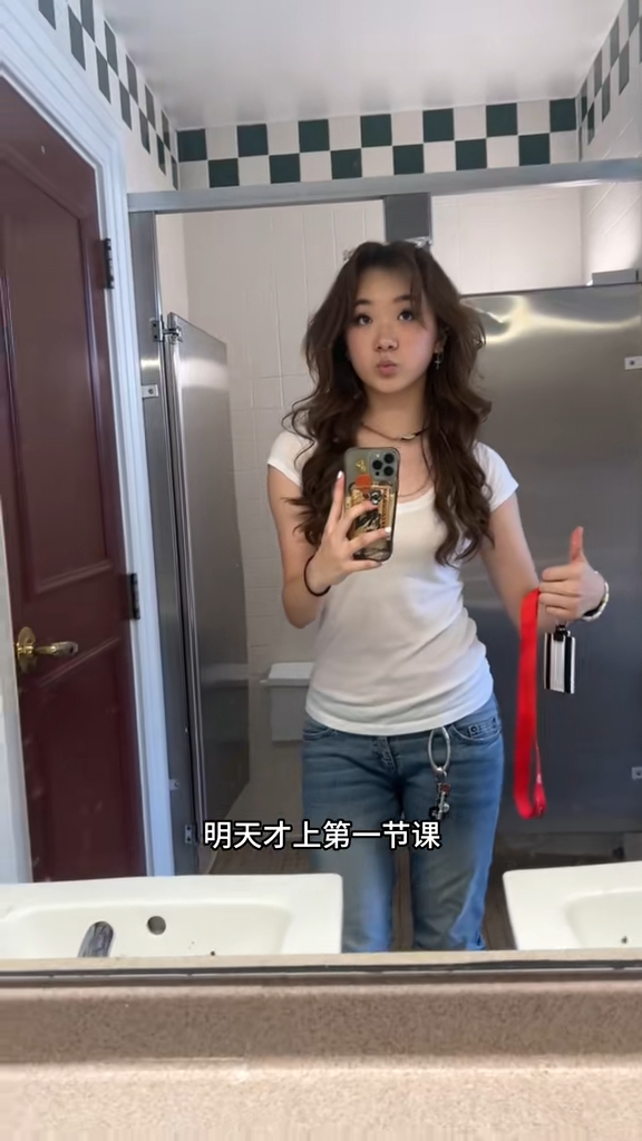 Tiffany的哈佛大學暑期課程已經開始上學。