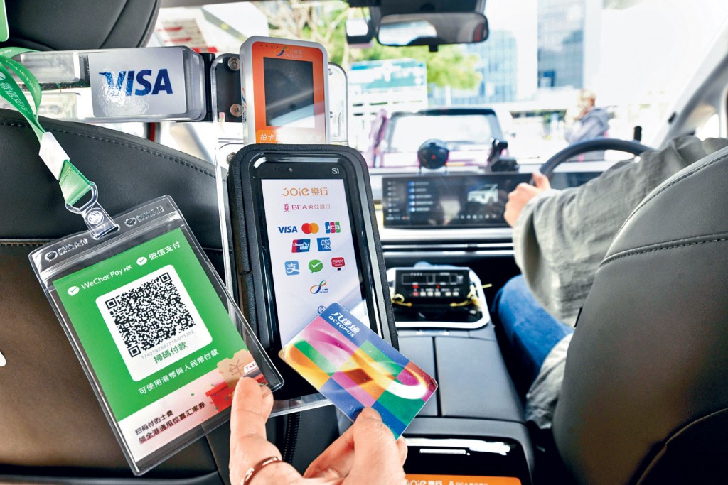 本港已有三分一的士安裝能支援多種電子支付方式的一體式收款機。