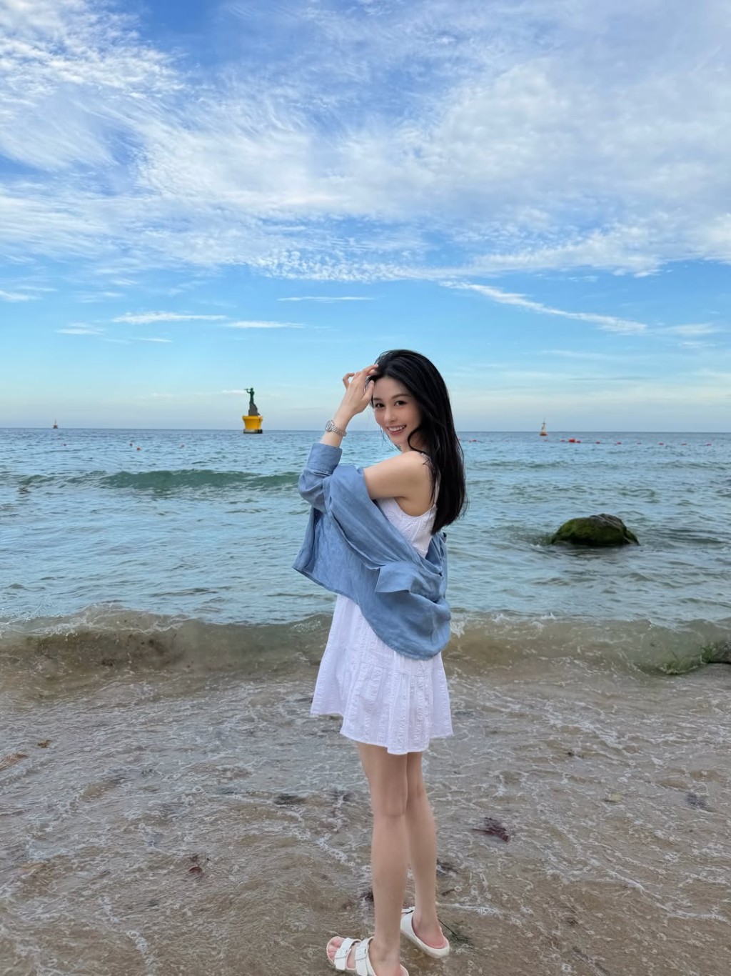 沈月早前度過25歲生日。 沈月早前度過25歲生日。