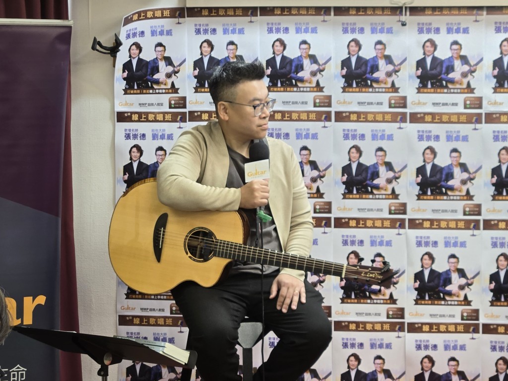 劉卓威曾主持多達100名學生的課程。 劉卓威曾主持多達100名學生的課程。
