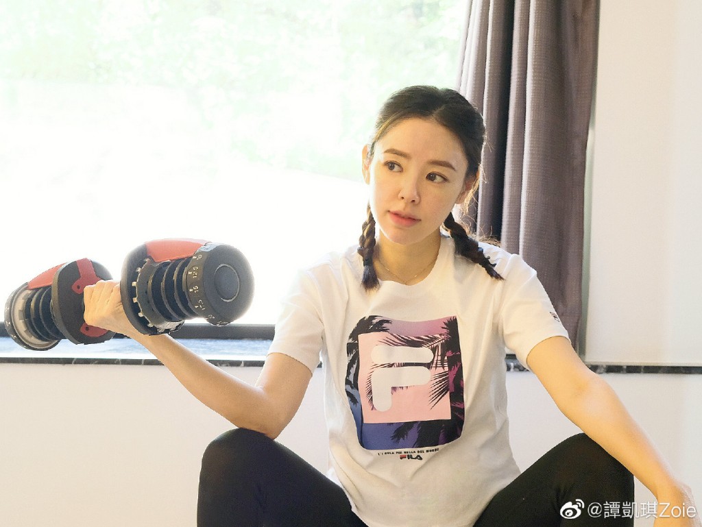 雖然疫情下Zoie要留在家安胎,但一樣有勤做運動。