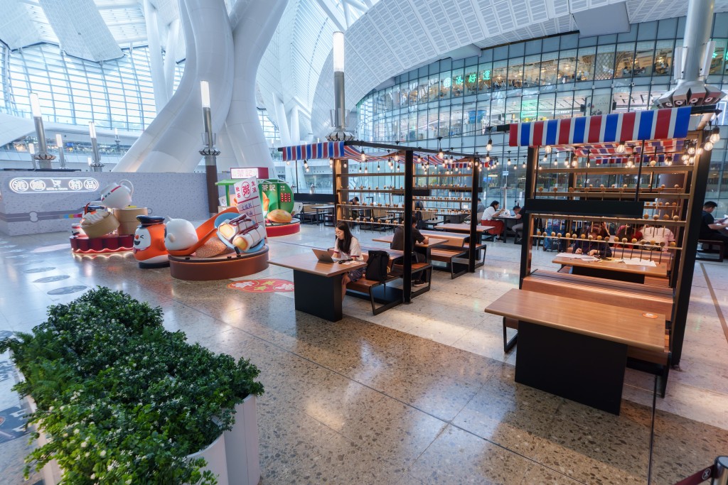 不同樓層換上新桌椅,便利旅客休息,進一步提升旅客的旅程體驗。 不同樓層換上新桌椅,便利旅客休息,進一步提升旅客的旅程體驗。
