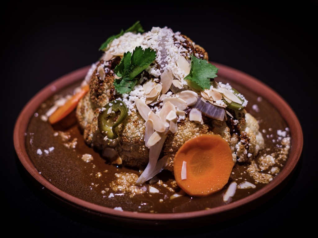 莫蕾醬煙燻烤椰菜花$208港元 莫蕾醬煙燻烤椰菜花$208港元